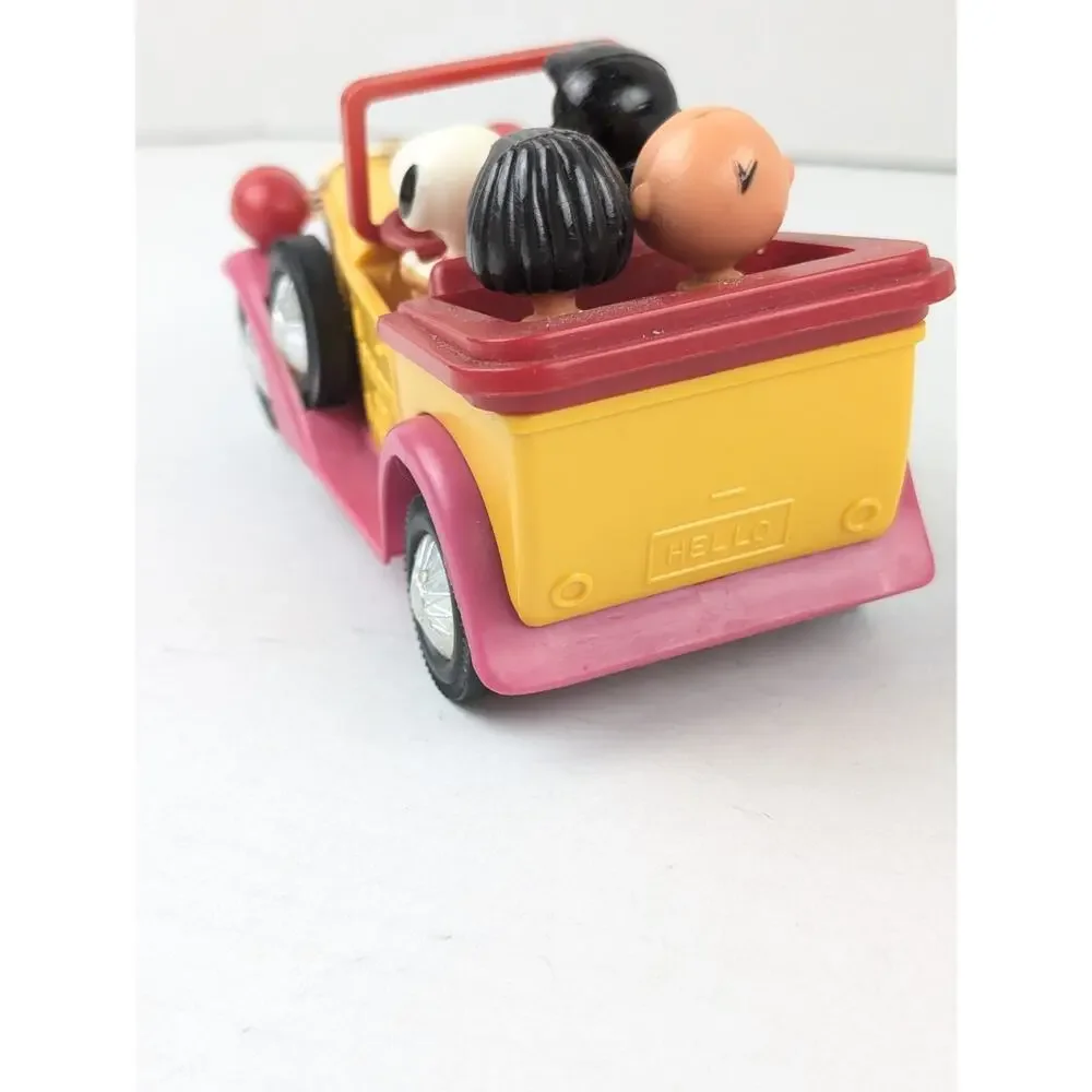 Vintage 1972 Peanuts Snoopy & Friends Toy Car Charlie Brown Lucy Linus Vehicle - Picture 2 of 4
